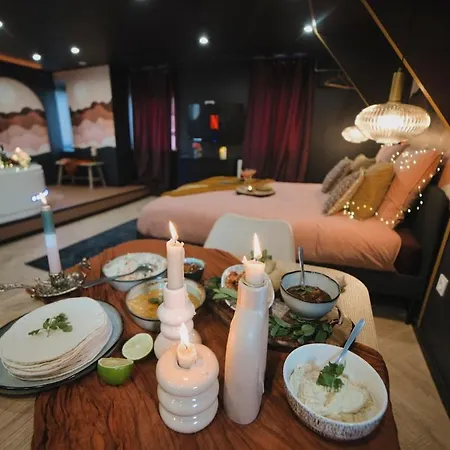 Mile Et Nuit Jacuzzi Privee Situe A 5 Min Du Centre De Place De Stationnement Possible *
